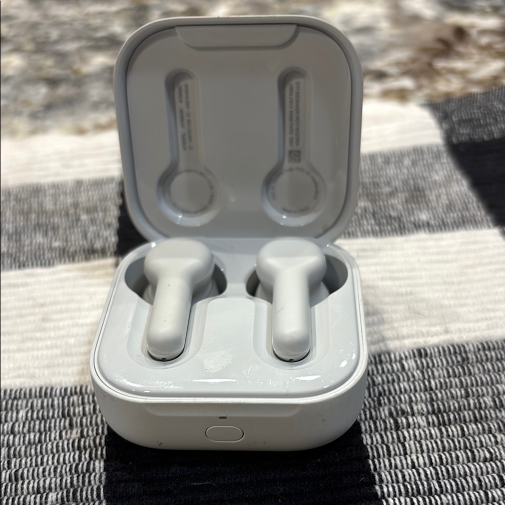 Compact White Earbuds with Case
